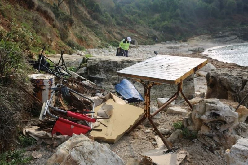 Kocaeli’nin doğal güzelliğini kampçılar çöplüğe döndürdü
