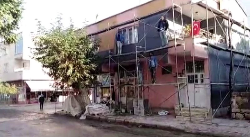 İnşaat iskelesinde Ata’ya saygı duruşu
