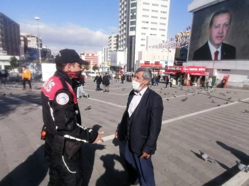 Bursa Valiliği sokakta sigara içmeyi yasakladı, vatandaş kamera şakası zannetti
