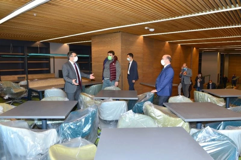 Uyumayan kütüphane gün sayıyor
