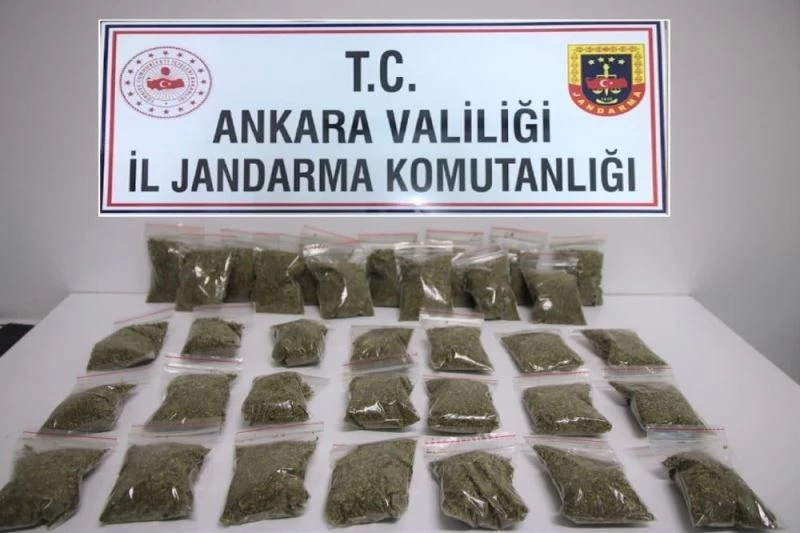 Jandarma uyuşturucu tacirini adım adım takip edip yakaladı
