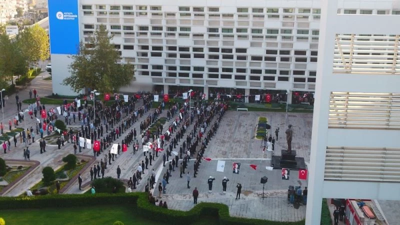 Büyükşehir personeli Ata’yı saygıyla andı
