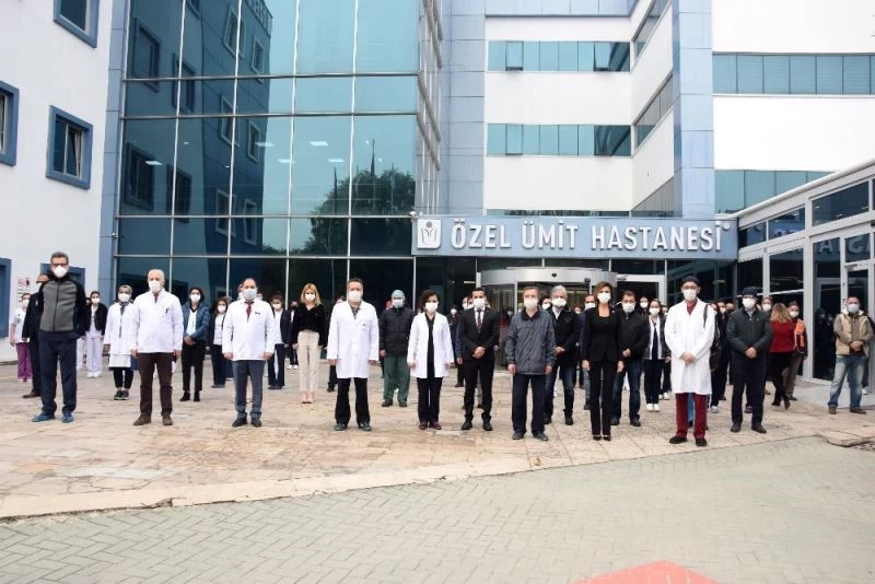 Sağlık çalışanları Atatürk’ü minnetle andı
