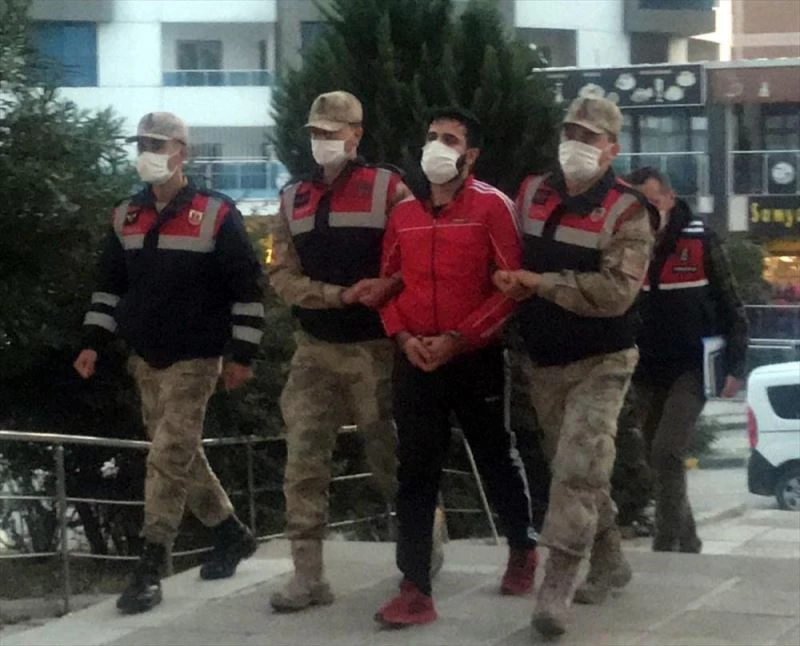 GÜNCELLEME - Kontrol noktasından elinde tabancayla geçtiği görüntüyü paylaşan kişi tutuklandı