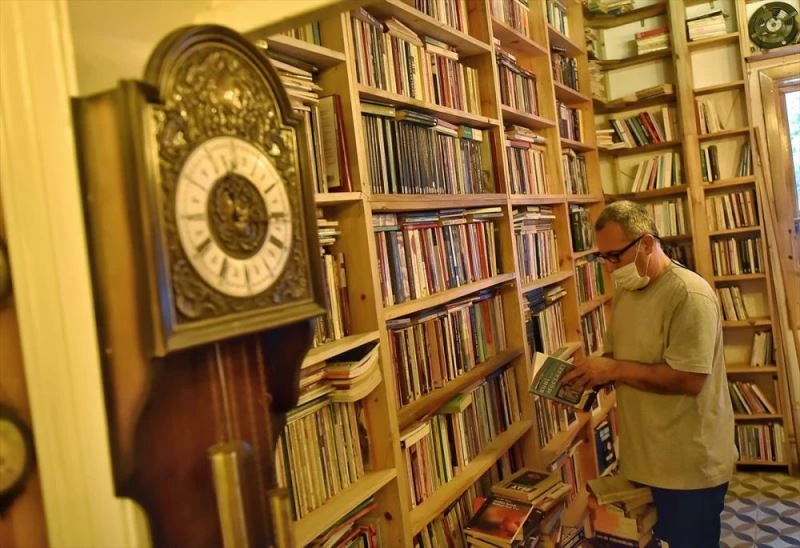 Kitap okuma aşkıyla sahaf oldu