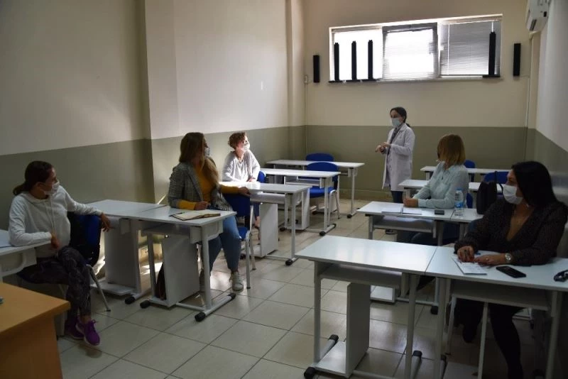 Yabancı uyruklu kadınlar YUNMEK ile Türkçe öğreniyor
