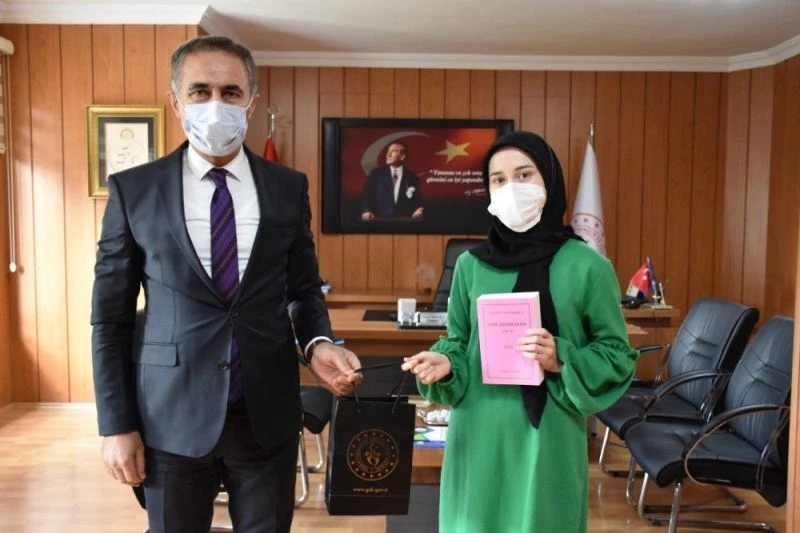 Asım Gültekin anısına kelimeler kağıtlara döküldü
