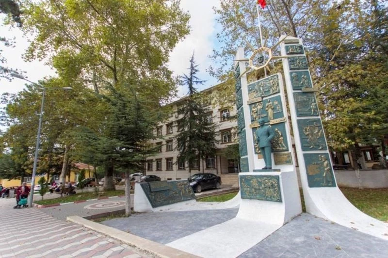 65 yaş üstü vatandaşlar belirli saatlerde dışarı çıkabilecek
