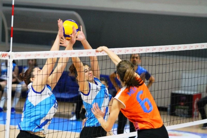 Büyükşehir Kadınlar Voleybol Takımı yoluna yenilgisiz  devam ediyor
