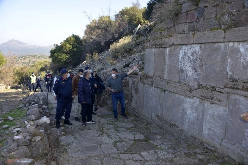 Vali Karadeniz Aigai’de incelemelerde bulundu
