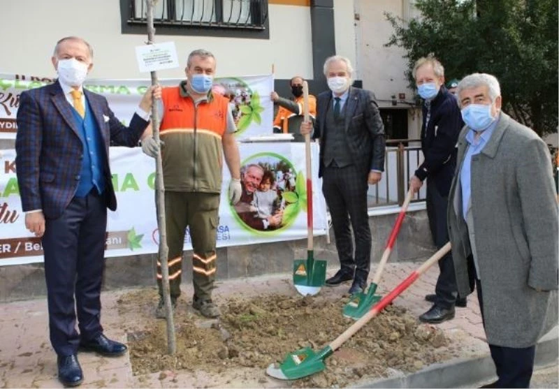 Başkan Aydıner daha yeşil bir çevre için ağaç dikti

