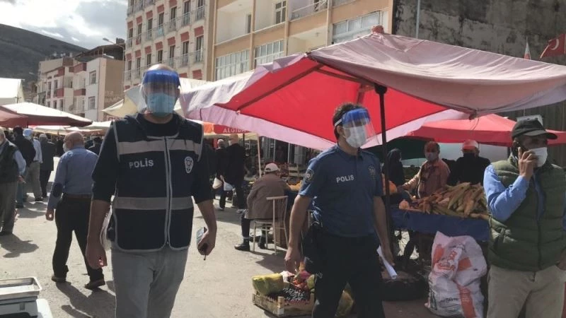 Yoğun cadde, sokak ve durak gibi alanlarda sigara içmek yasaklandı

