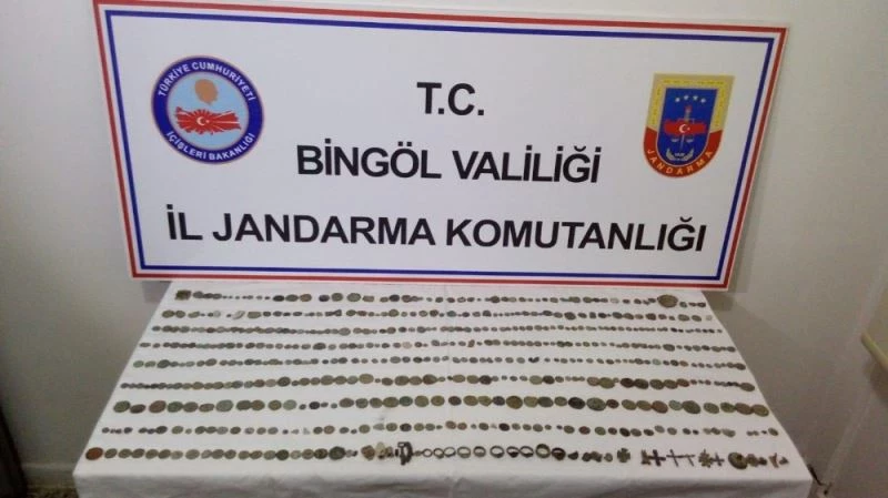 Bingöl’de 536 adet tarihi eser ele geçirildi, 2 şüpheli gözaltına alındı
