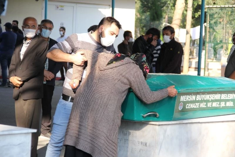 Tekne faciası kurbanları Mersin’de toprağa verildi
