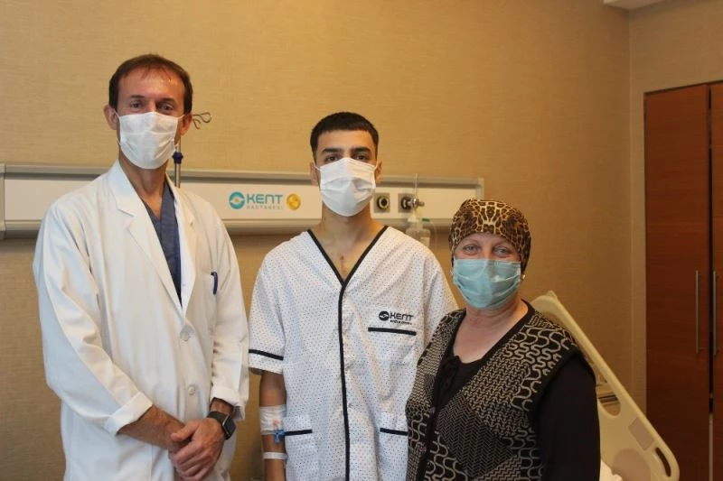 24 yaşında aort anevrizması yüzünden ameliyat oldu, ölümden döndü
