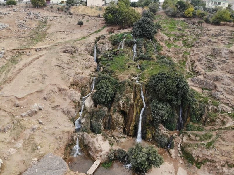 (ÖZEL HABER) Kuraklığa boyun eğmeyen şelale
