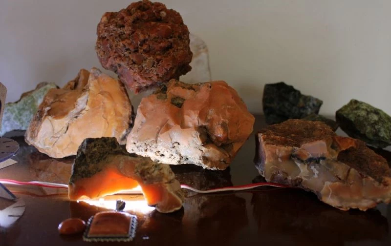 Doğada nadir bulunan Karnelyan taşını Erzurum’da buldu
