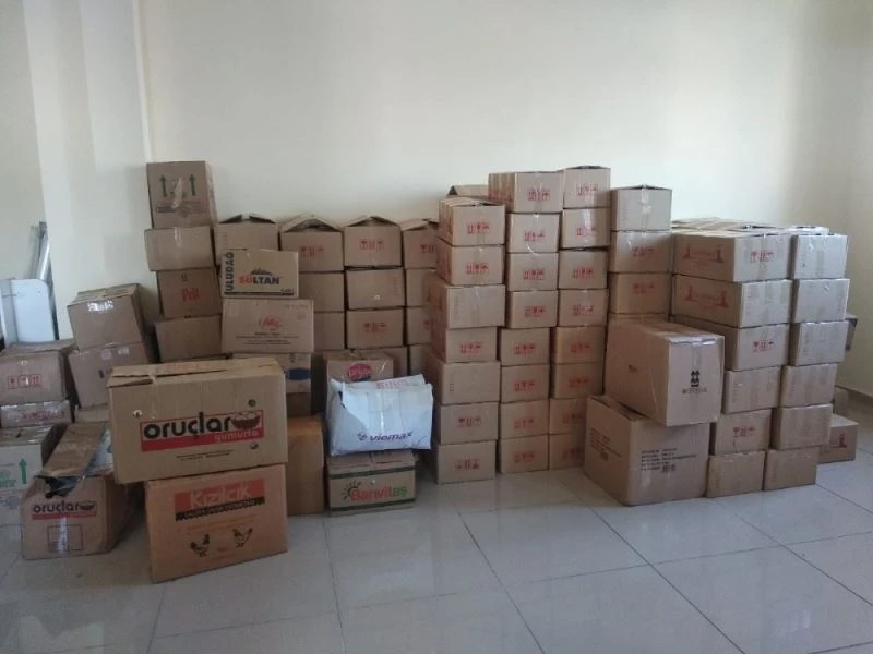 Ayvacık’taki okullardan İzmir’e 368 yardım kolisi
