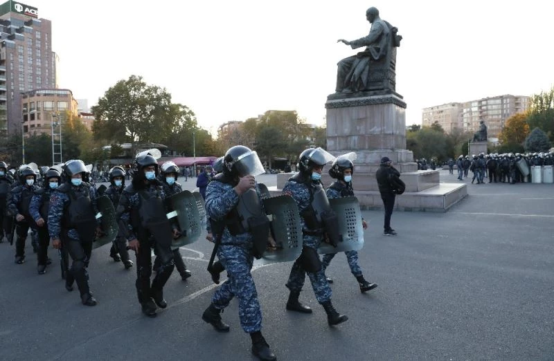 Ermenistan’da Paşinyan karşıtı gösterilerde arbede: 30 gözaltı
