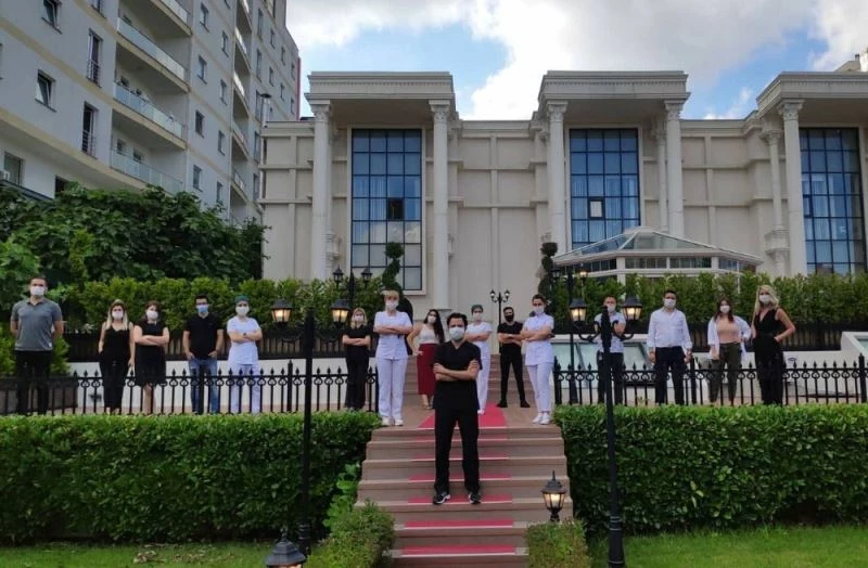 Esteticium uzmanlarından Dr. Heıdarloo:”Göğüs büyütme operasyonu emzirmeye mani olmaz”
