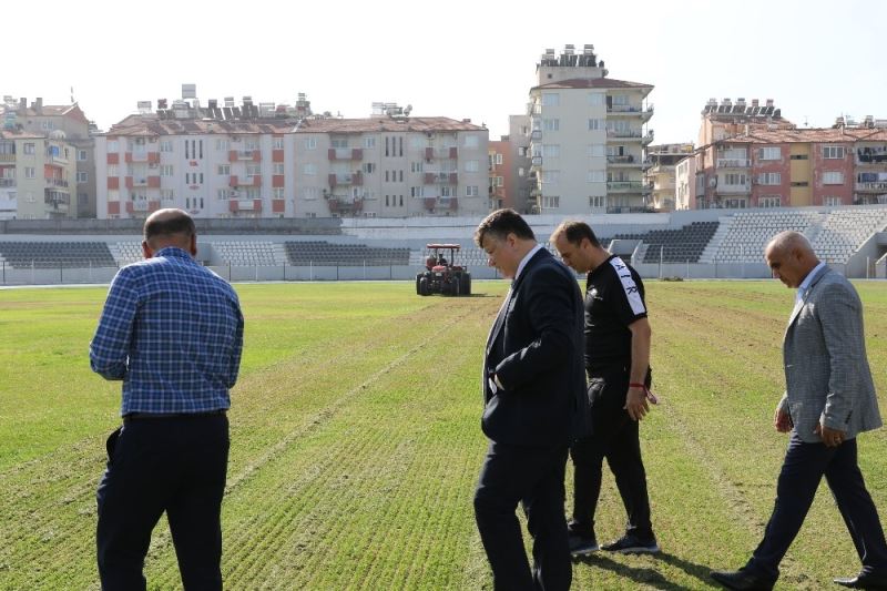 Adnan Menderes Stadı maçlara hazırlanıyor
