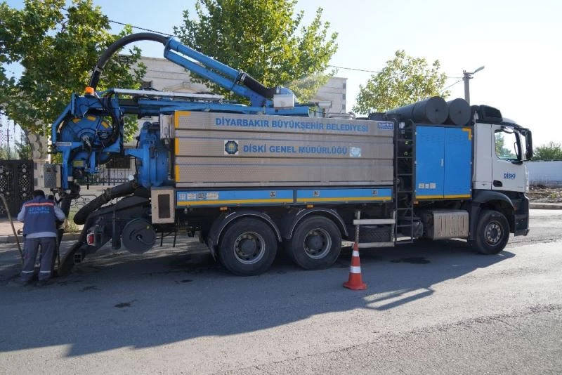 Diyarbakır’da kanal ve yağmur suyu şebekeleri temizleniyor
