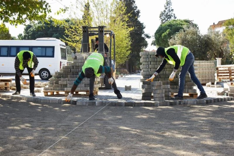 Aliağa Belediyesi Yeni Şakran’da yolları yeniliyor
