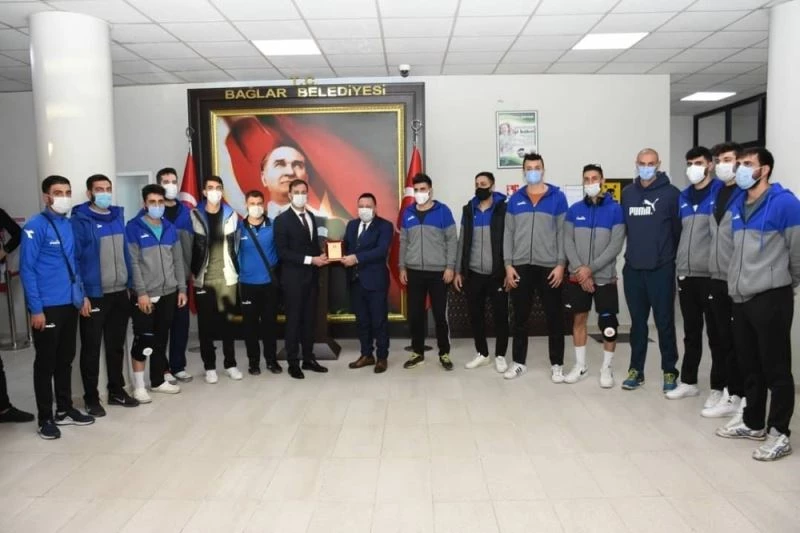 Asur Gençlik Spor Kulübü, Başkan Hüseyin Beyoğlu ile bir araya geldi
