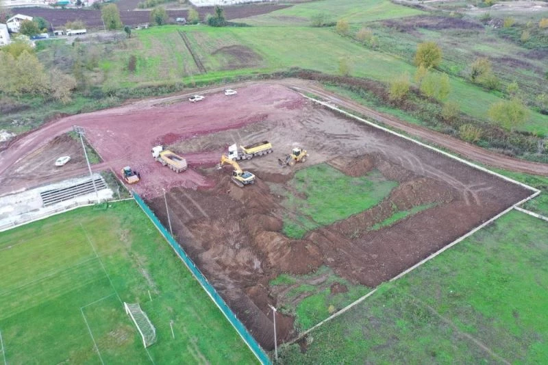 Kullar’a FIFA standartlarında futbol sahası
