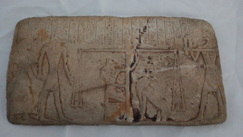Eski Mısır dönemine ait kil tableti 1 milyon liraya satmak isterken yakalandılar
