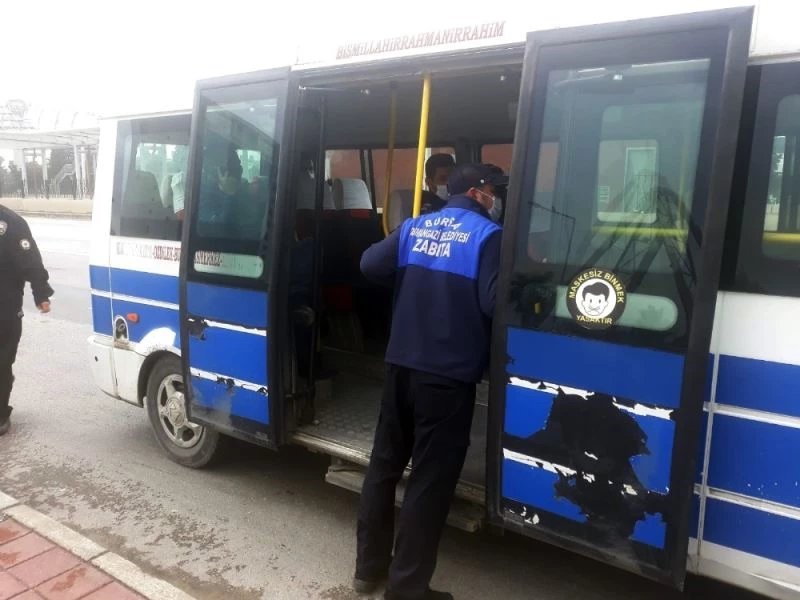 Osmangazi’de minibüslerde maske ve sosyal mesafe denetimi
