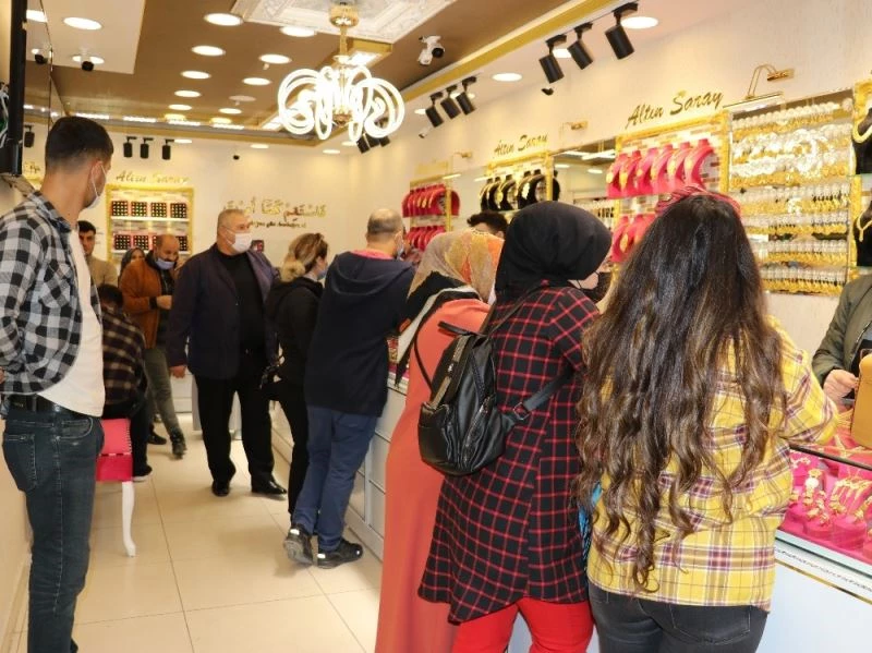 (Özel) Altın fiyatındaki düşüş satışları arttırdı
