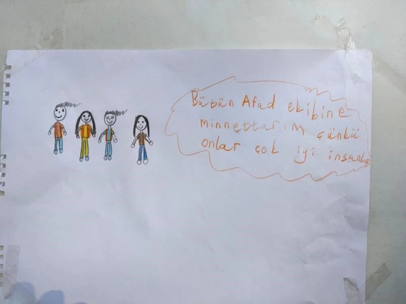 Minik depremzededen duygulandıran resim
