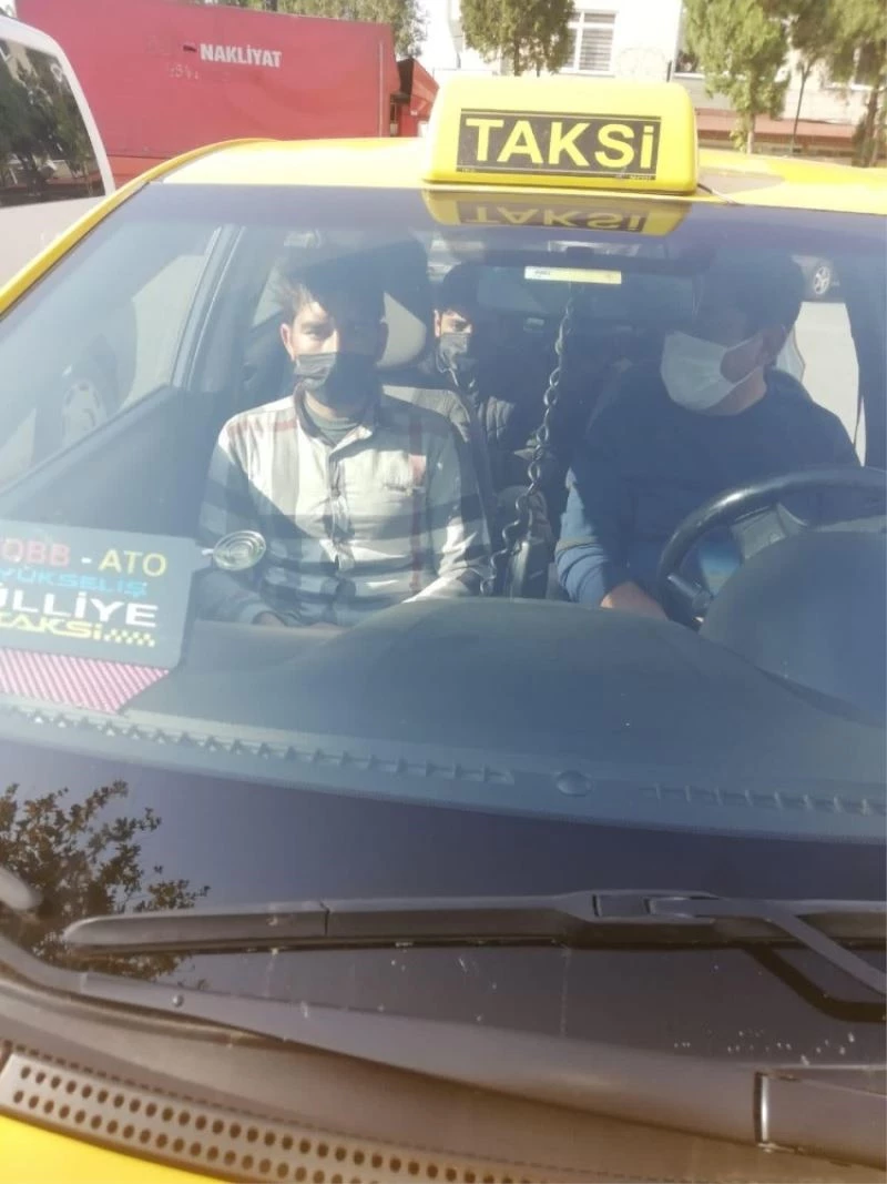 TEM’de durdurulan ticari taksiden 5 düzensiz göçmen çıktı
