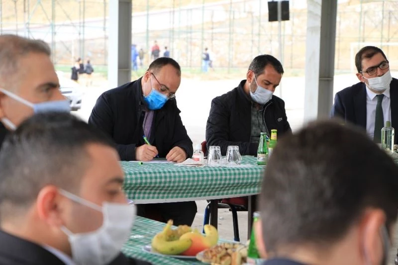 Elazığ’da Vali Erkaya Yırık’ın başlattığı halk buluşmaları sürüyor
