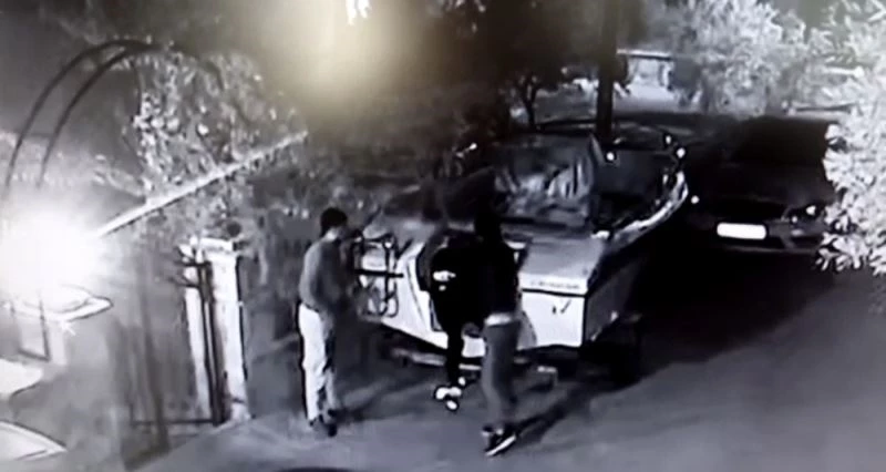 Koskoca motoru böyle omuzlayıp götürdü
