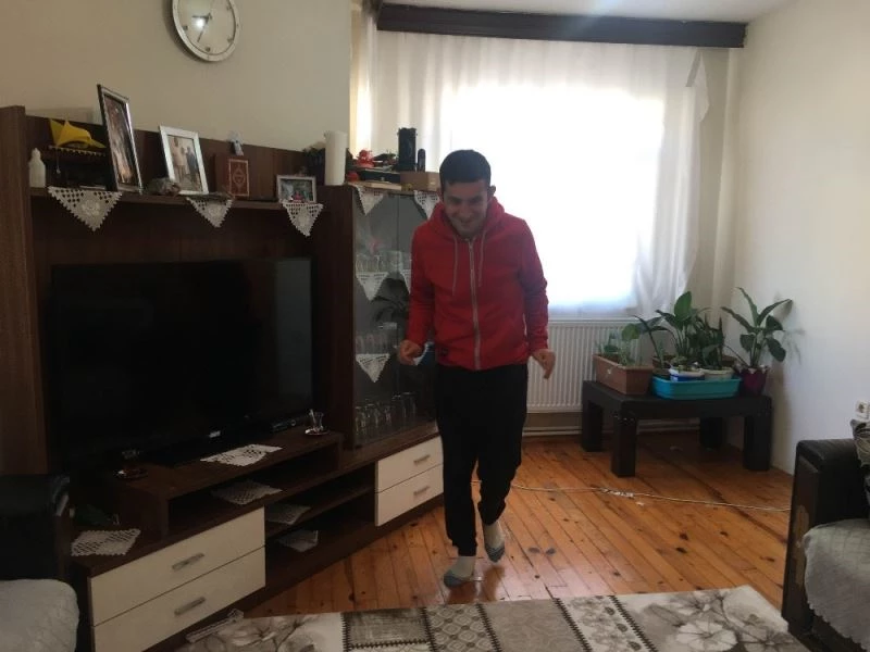 Yürüme zorluğu çeken engelli çocuğu için destek bekliyor
