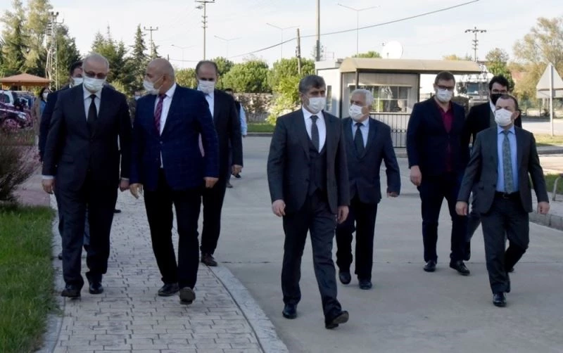 Rektör Ünal: “İlçelerimizde kampüs kültürünü oluşturmak istiyoruz”
