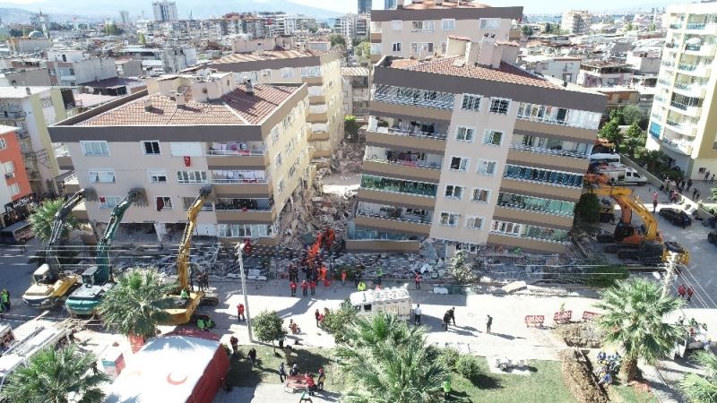 İzmir’deki depremde hayatını kaybeden Nurcan Hiçyılmaz Tosun toprağa verildi
