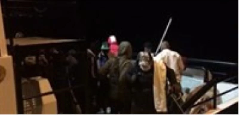 Denizde mahsur kalan mültecilerin imdadına Sahil Güvenlik Ekipleri yetişti
