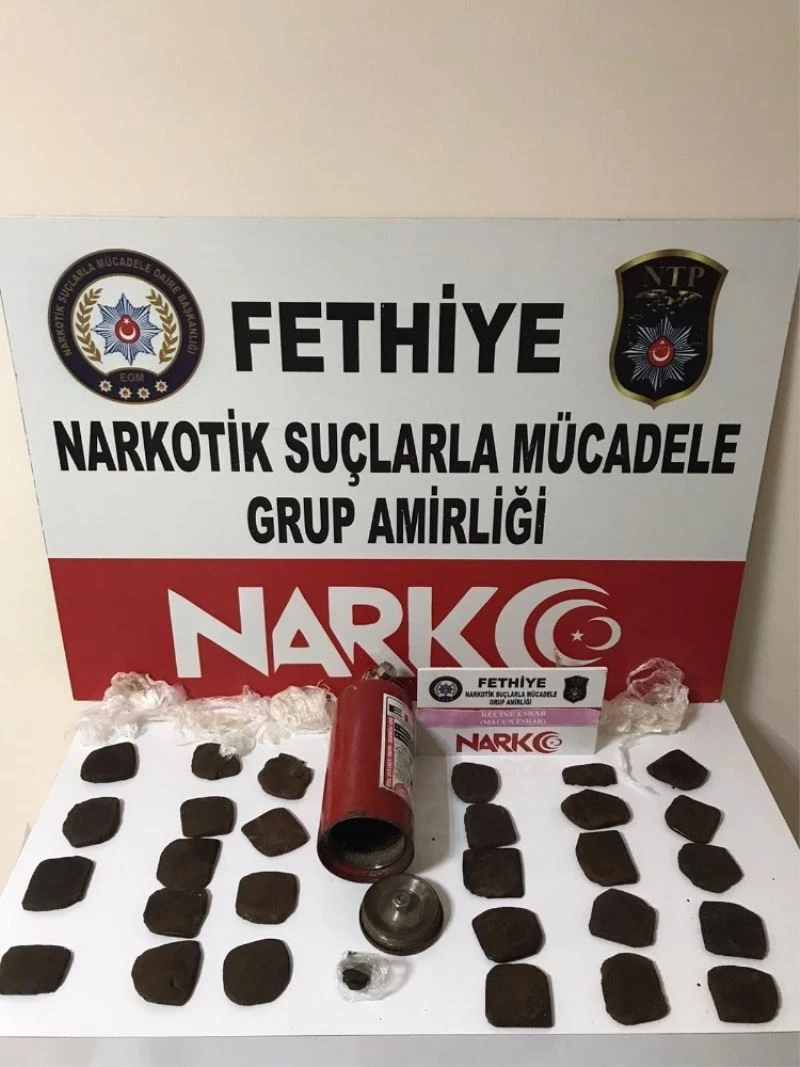 Yangın tüpüne uyuşturucu gizlemiş
