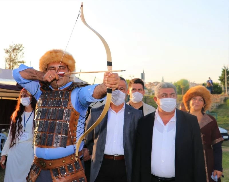 Geleneksel Okçuluk Toyunda oklar Ata’ya saygı için atıldı
