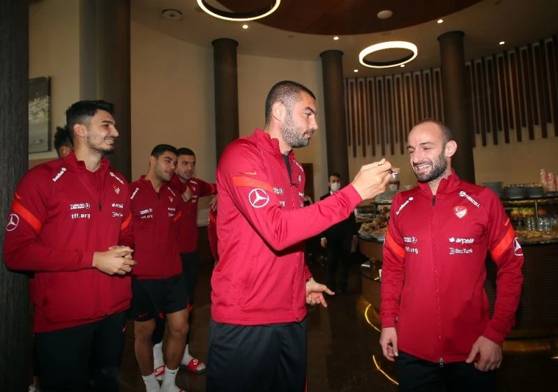 Efecan Karaca’nın doğum günü kutlandı
