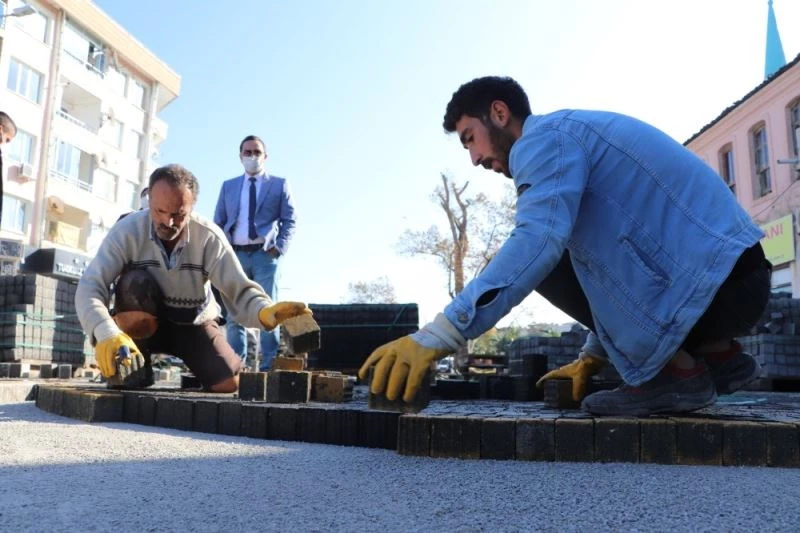 Başkan Yanmaz sahadaki çalışmaları denetliyor
