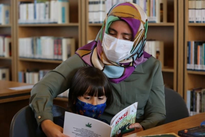 Emekli öğretmen katıldığı kurs sayesinde 4 kitap yazarak ödül kazandı
