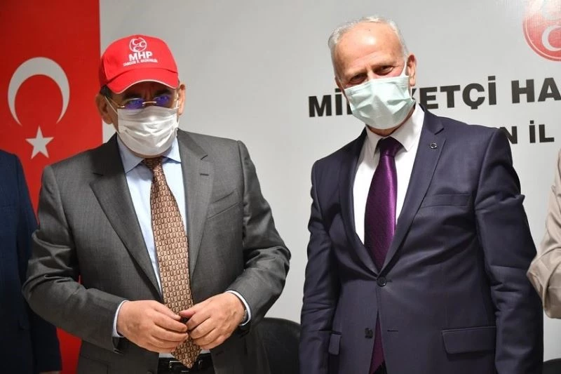 Karapıçak’tan Demir’e MHP şapkası
