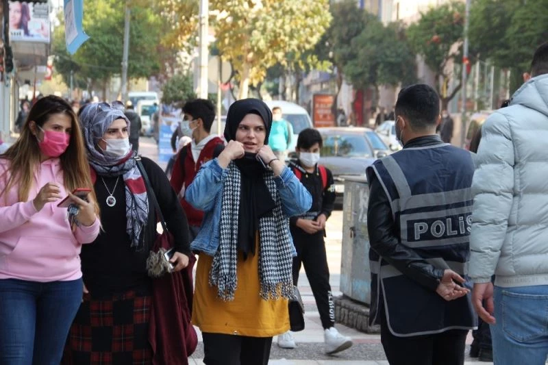 Manisa polisinden sesli droneli maske denetimi
