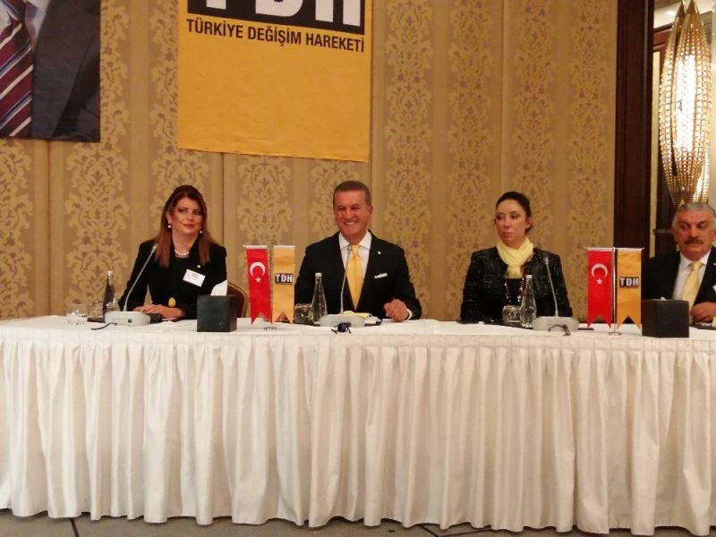 Mustafa Sarıgül, kuracağı siyasi partinin kurucu üyeleri ile buluştu
