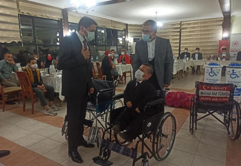 Tekerlekli sandalyeler şehit isimleriyle dağıtıldı
