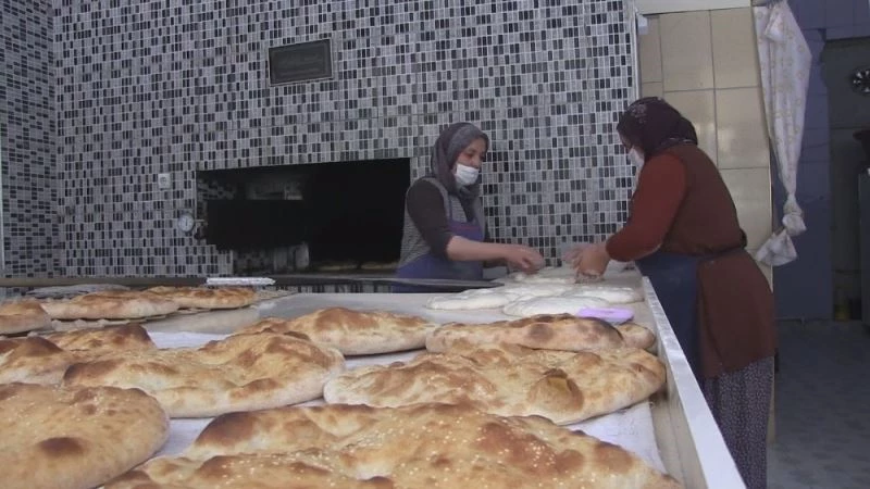 Bu fırının başında kadınlar var
